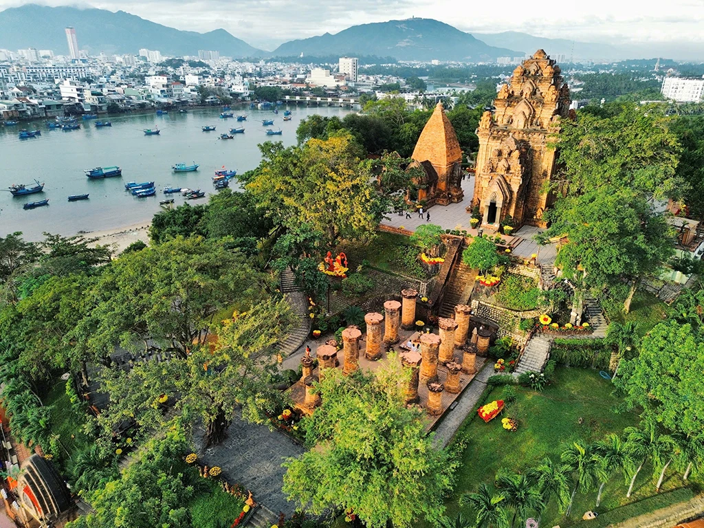 Tuyến Khánh Hoà - Sài Gòn Hành trình kết nối biển xanh và đại đô thị sầm uất